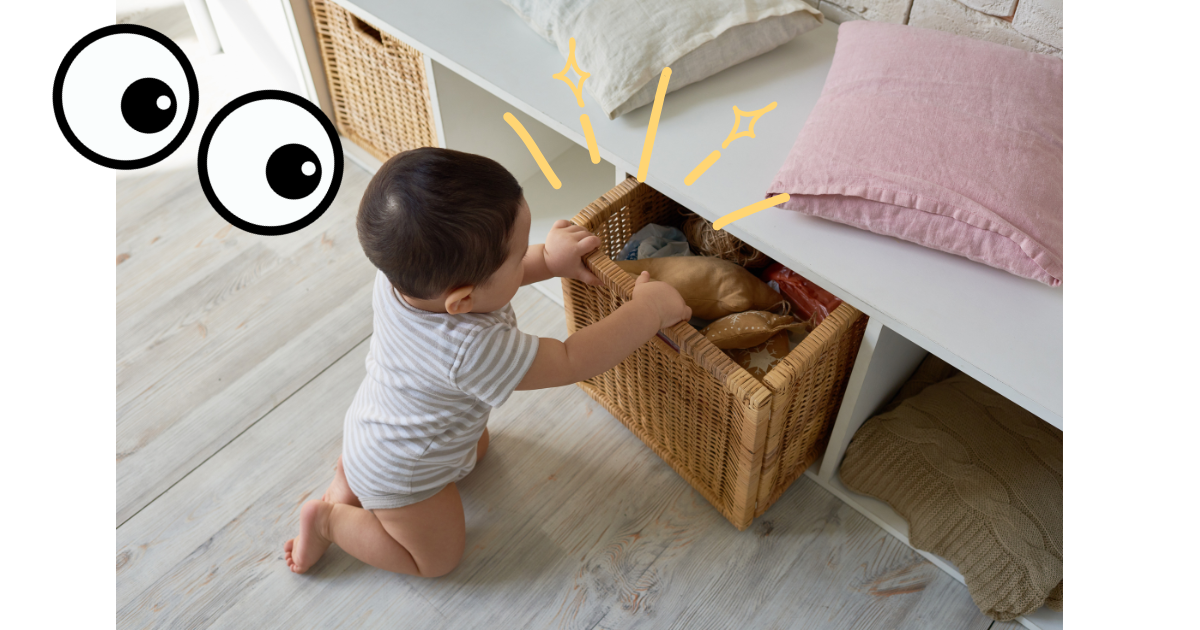 収納カゴに手を伸ばす赤ちゃん｜子どもの手が届く範囲を考えた置き場所